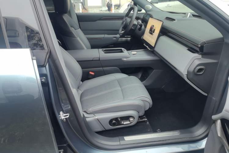 Used Zeekr 7X 2025 75 kWh Rear-Wheel Drive Intelligent Driving Version Right Front Seat