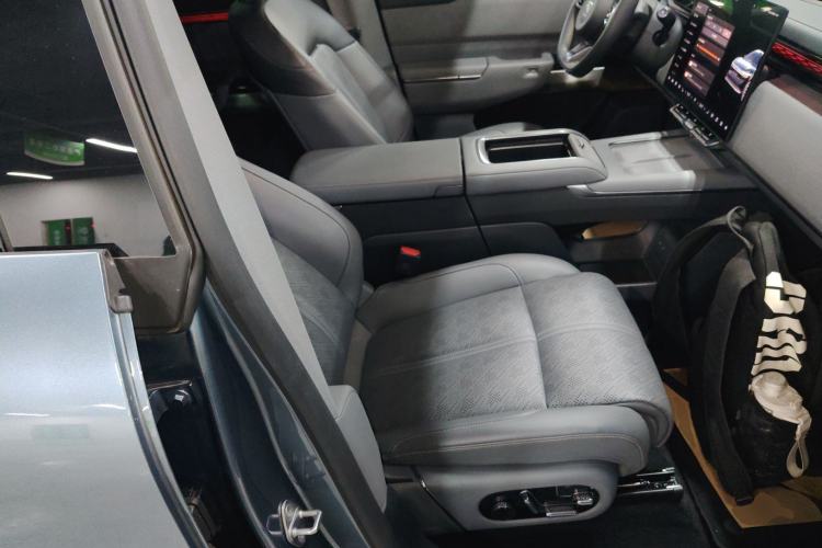 Used Zeekr 7X 2025 100 kWh Long-Range Rear-Wheel Drive with Intelligent Driving Features Right Front Seat