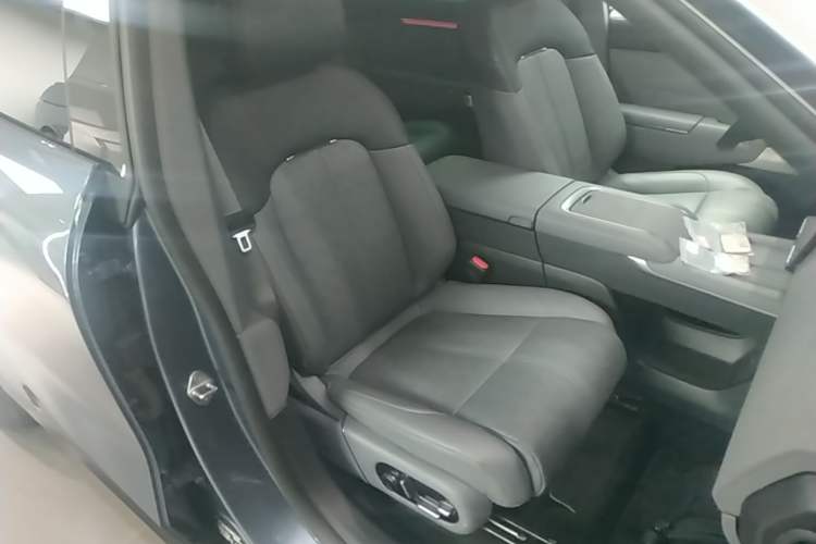 Used Zeekr 7X 2025 100 kWh Long-Range Rear-Wheel Drive with Intelligent Driving Features Right Front Seat