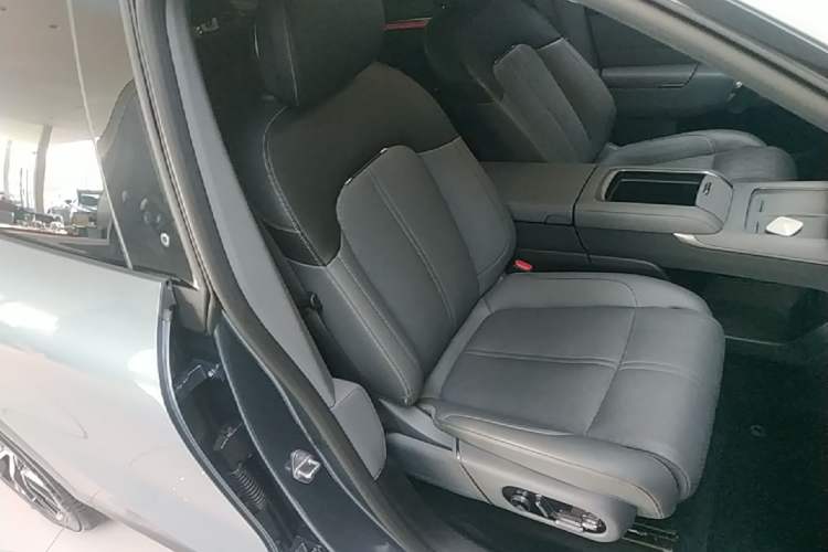 Used Zeekr 7X 2025 75 kWh Rear-Wheel Drive Intelligent Driving Version Right Front Seat