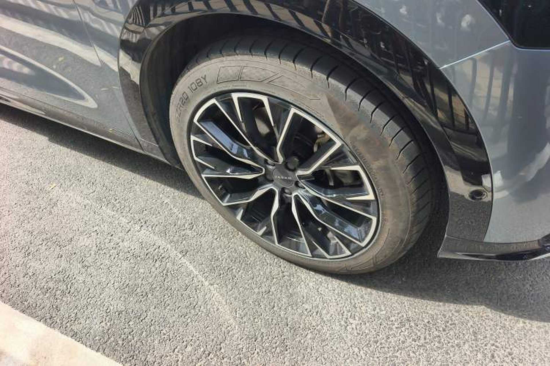 Used Zeekr 7X 2025 75 kWh Rear-Wheel Drive Intelligent Driving Version Right Front Wheel Hub
