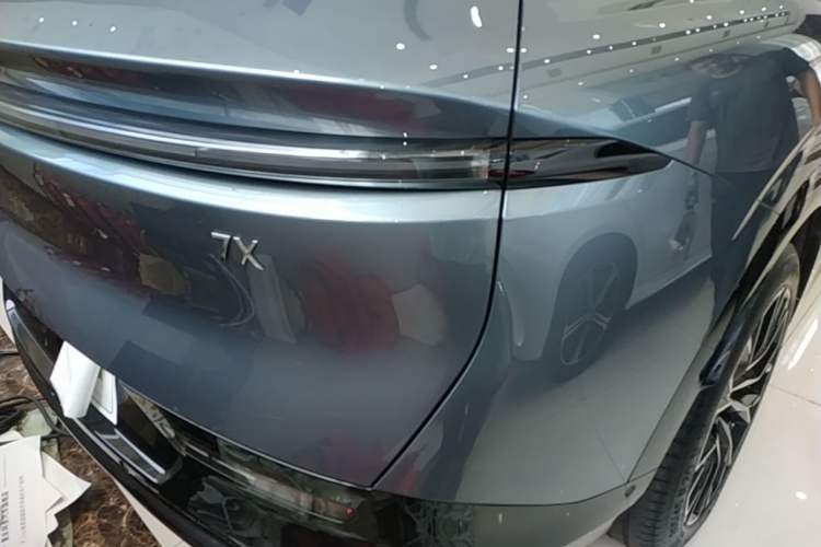 Used Zeekr 7X 2025 100 kWh Long-Range Rear-Wheel Drive with Intelligent Driving Features Right Rear Taillight