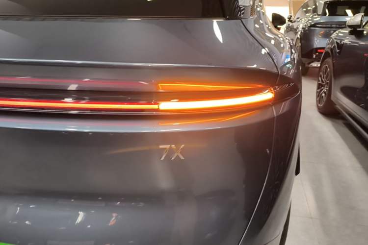 Used Zeekr 7X 2025 75 kWh Rear-Wheel Drive Intelligent Driving Version Right Rear Taillight