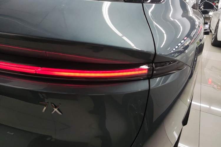 Used Zeekr 7X 2025 100 kWh Long-Range Rear-Wheel Drive with Intelligent Driving Features Right Rear Taillight