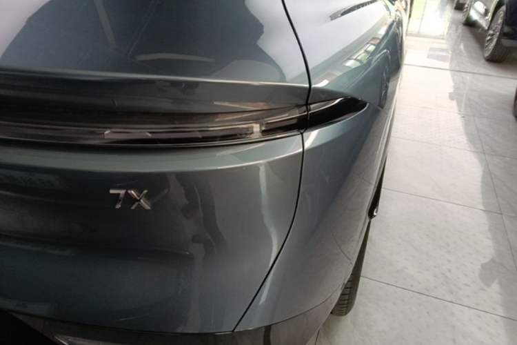 Used Zeekr 7X 2025 75 kWh Rear-Wheel Drive Intelligent Driving Version Right Rear Taillight