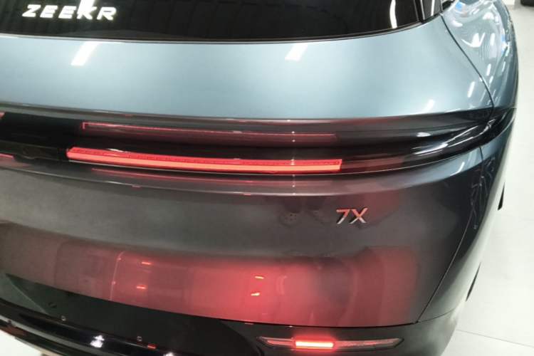 Used Zeekr 7X 2025 75 kWh Rear-Wheel Drive Intelligent Driving Version Right Rear Taillight
