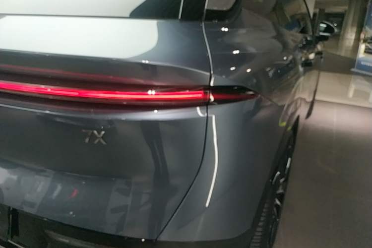 Used Zeekr 7X 2025 100 kWh Long-Range Rear-Wheel Drive with Intelligent Driving Features Right Rear Taillight