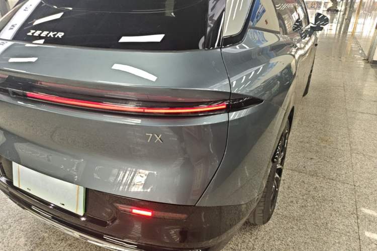 Used Zeekr 7X 2025 100kWh Long-Range All-Wheel Drive Intelligent Driving Version Right Rear Taillight
