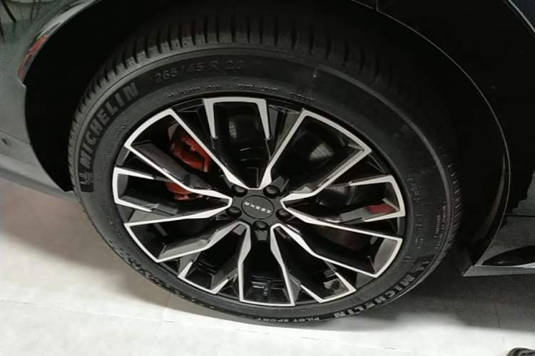 Used Zeekr 7X 2025 75 kWh Rear-Wheel Drive Intelligent Driving Version Right Rear Wheel Hub