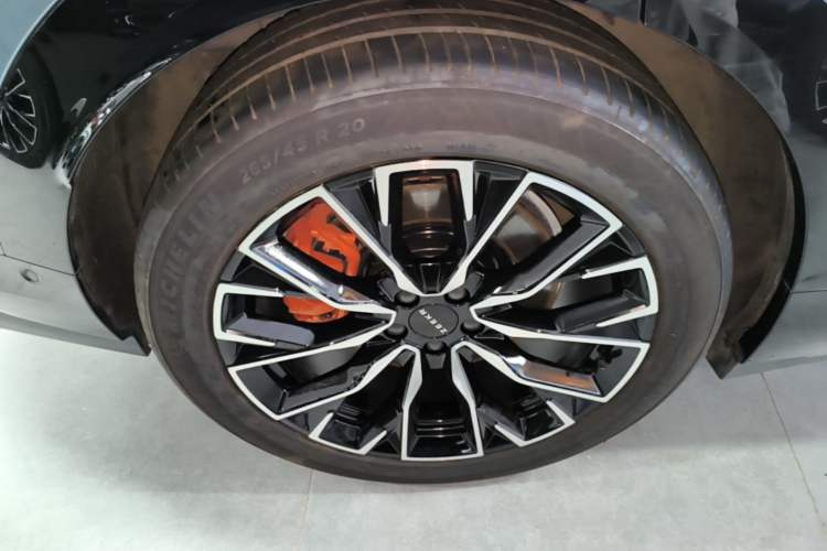 Used Zeekr 7X 2025 75 kWh Rear-Wheel Drive Intelligent Driving Version Right Rear Wheel Hub