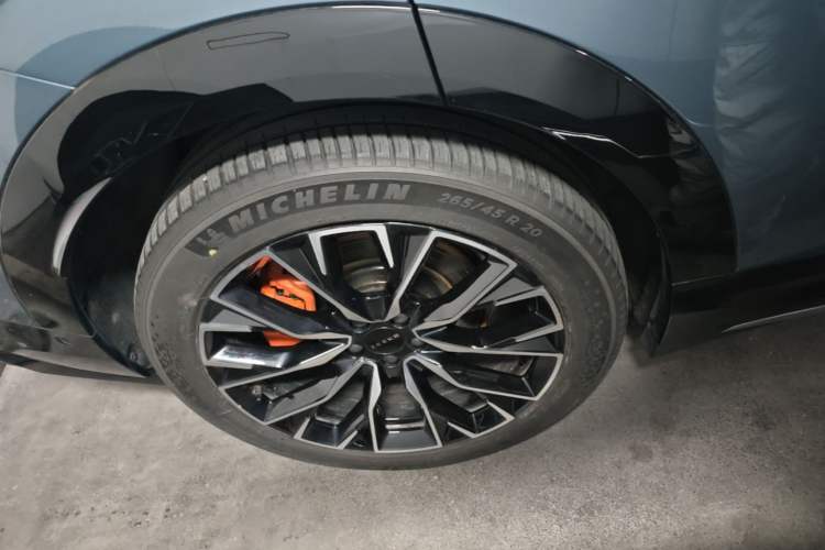Used Zeekr 7X 2025 100 kWh Long-Range Rear-Wheel Drive with Intelligent Driving Features Right Rear Wheel Hub