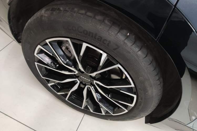 Used Zeekr 7X 2025 100 kWh Long-Range Rear-Wheel Drive with Intelligent Driving Features Right Rear Wheel Hub