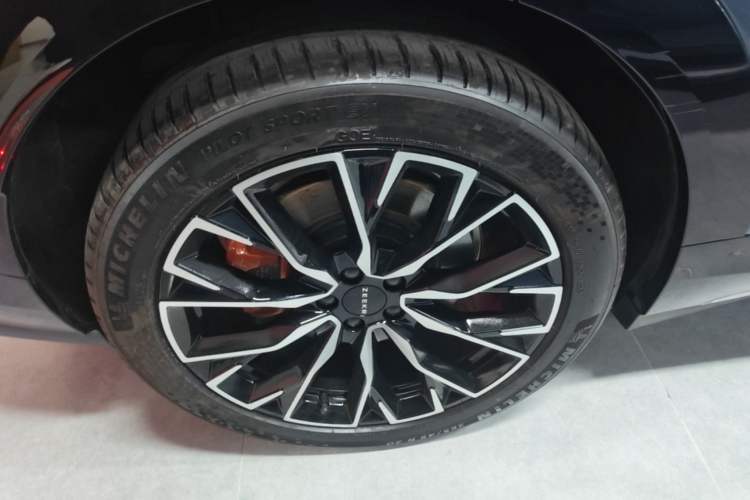 Used Zeekr 7X 2025 75 kWh Rear-Wheel Drive Intelligent Driving Version Right Rear Wheel Hub