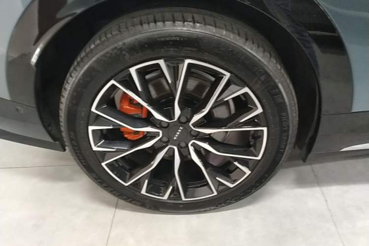 Used Zeekr 7X 2025 75 kWh Rear-Wheel Drive Intelligent Driving Version Right Rear Wheel Hub