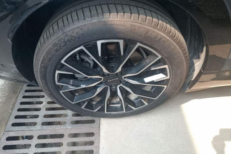 Used Zeekr 7X 2025 100 kWh Long-Range Rear-Wheel Drive with Intelligent Driving Features Right Rear Wheel Hub