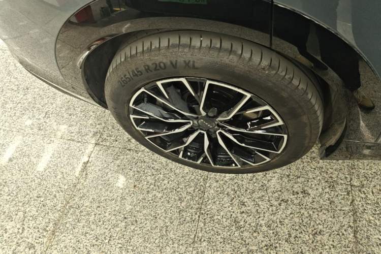 Used Zeekr 7X 2025 100kWh Long-Range All-Wheel Drive Intelligent Driving Version Right Rear Wheel Hub