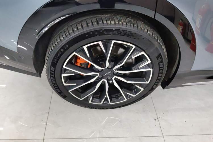 Used Zeekr 7X 2025 100kWh Long-Range All-Wheel Drive Intelligent Driving Version Right Rear Wheel Hub