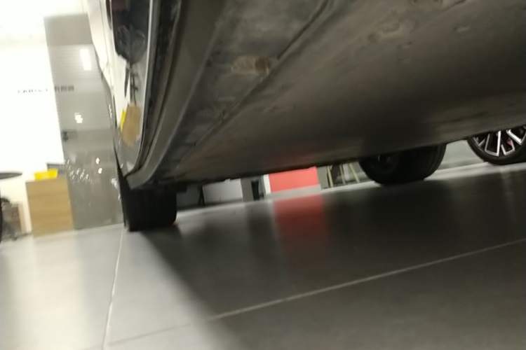 Used Zeekr 7X 2025 75 kWh Rear-Wheel Drive Intelligent Driving Version Right Side Sill