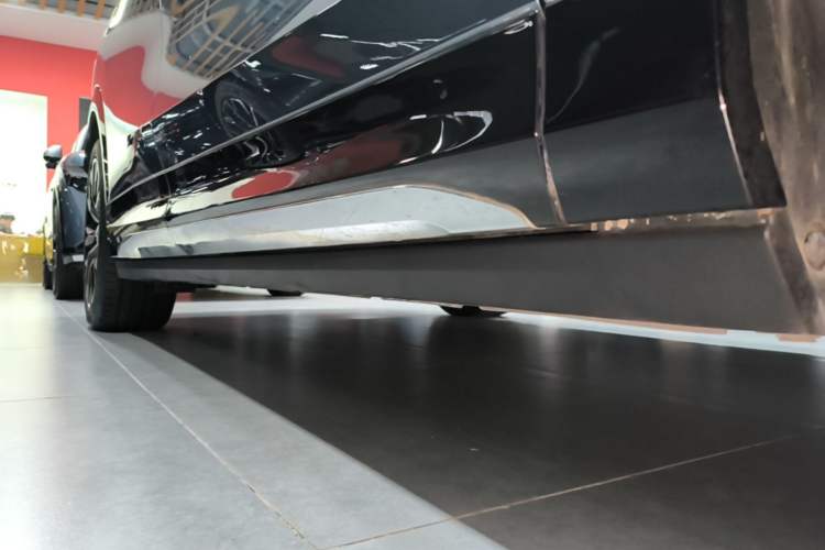 Used Zeekr 7X 2025 75 kWh Rear-Wheel Drive Intelligent Driving Version Right Side Sill