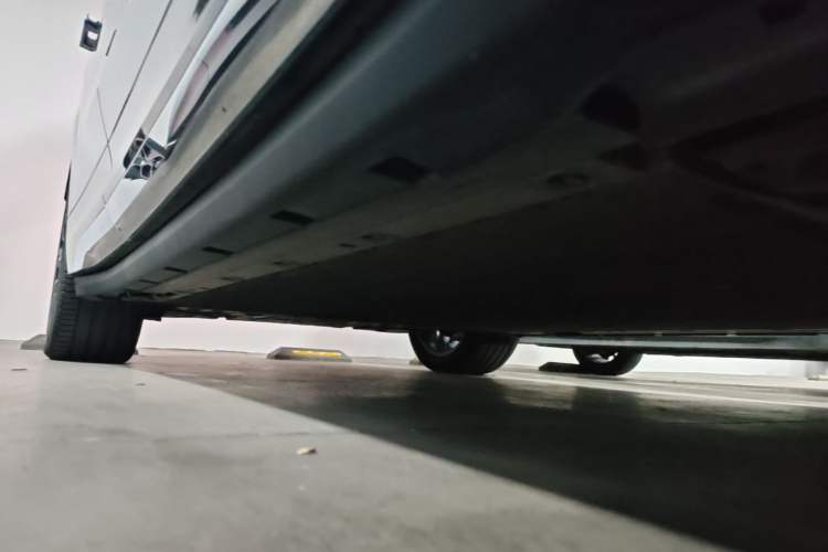 Used Zeekr 7X 2025 100 kWh Long-Range Rear-Wheel Drive with Intelligent Driving Features Right Side Sill