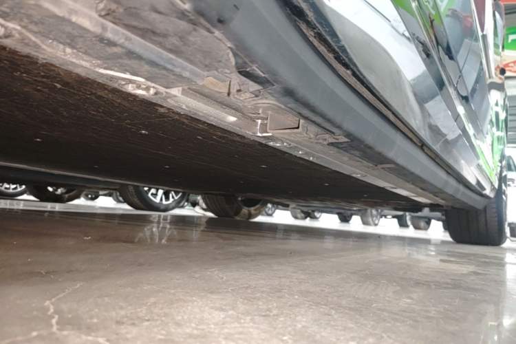 Used Zeekr 7X 2025 100kWh Long-Range All-Wheel Drive Intelligent Driving Version Right Side Sill