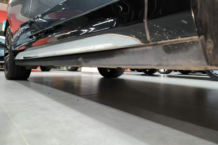 Used Zeekr 7X 2025 75 kWh Rear-Wheel Drive Intelligent Driving Version Right Side Sill
