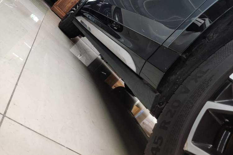 Used Zeekr 7X 2025 100 kWh Long-Range Rear-Wheel Drive with Intelligent Driving Features Right Side Sill