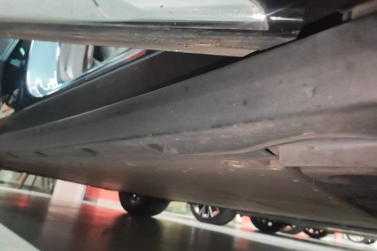 Used Zeekr 7X 2025 75 kWh Rear-Wheel Drive Intelligent Driving Version Right Side Sill