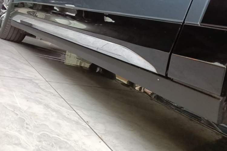 Used Zeekr 7X 2025 75 kWh Rear-Wheel Drive Intelligent Driving Version Right Side Sill
