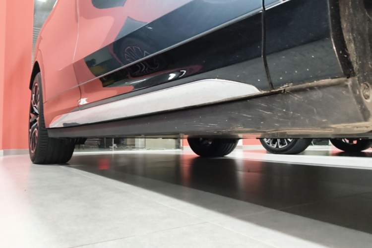 Used Zeekr 7X 2025 75 kWh Rear-Wheel Drive Intelligent Driving Version Right Side Sill