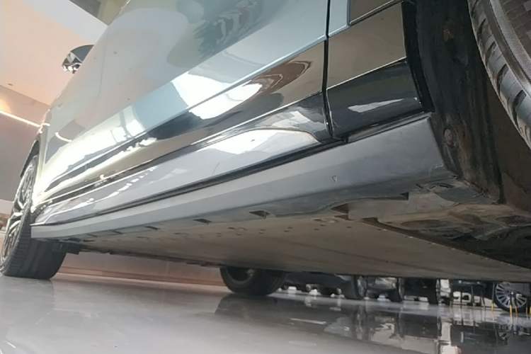 Used Zeekr 7X 2025 75 kWh Rear-Wheel Drive Intelligent Driving Version Right Side Sill