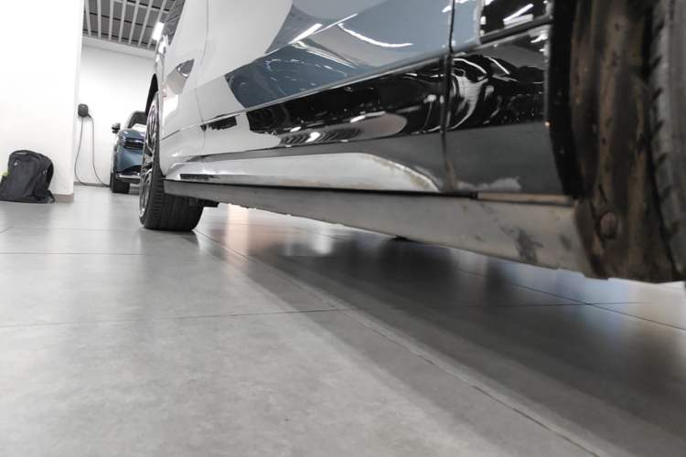 Used Zeekr 7X 2025 75 kWh Rear-Wheel Drive Intelligent Driving Version Right Side Sill