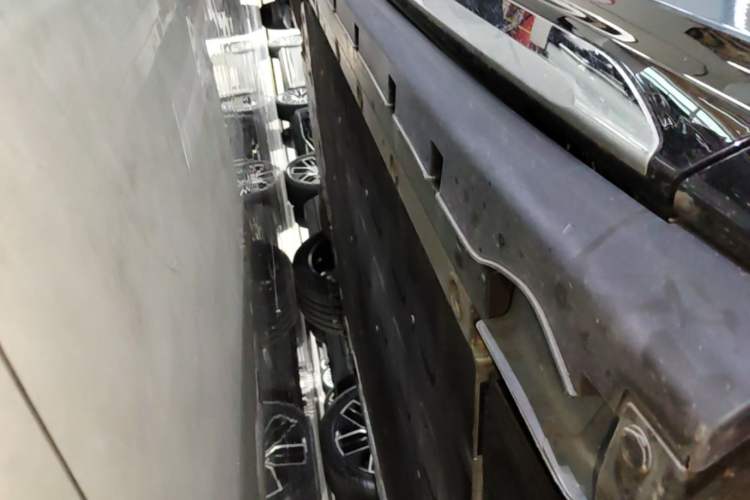 Used Zeekr 7X 2025 100kWh Long-Range All-Wheel Drive Intelligent Driving Version Right Side Sill
