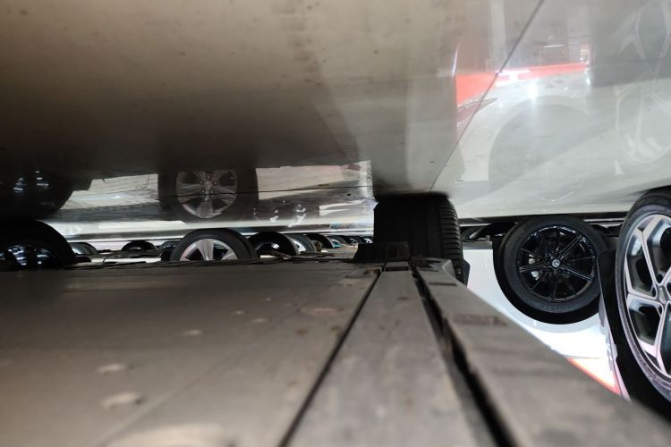Used Zeekr 7X 2025 75 kWh Rear-Wheel Drive Intelligent Driving Version Right Side Sill