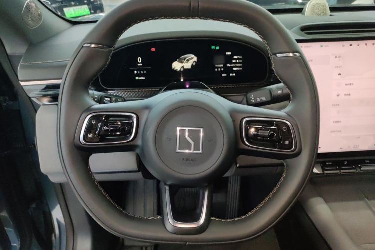 Used Zeekr 7X 2025 100 kWh Long-Range Rear-Wheel Drive with Intelligent Driving Features Steering Wheel