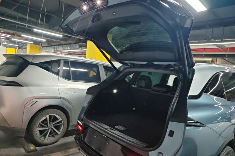 Used Zeekr 7X 2025 100 kWh Long-Range Rear-Wheel Drive with Intelligent Driving Features Trunk