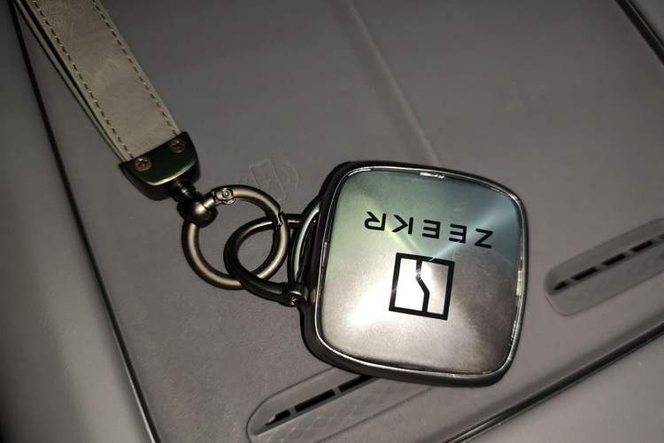 Used Zeekr 7X 2025 75 kWh Rear-Wheel Drive Intelligent Driving Version Vehicle Key