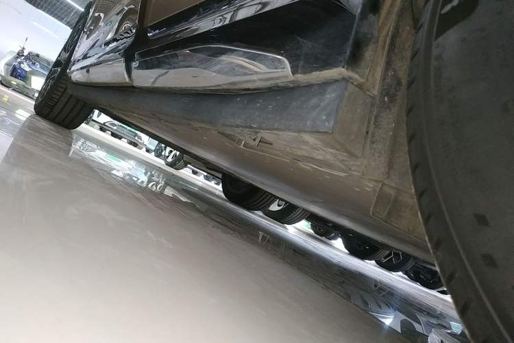Used Zeekr 7X 2025 75 kWh Rear-Wheel Drive Intelligent Driving Version Left Side Sill