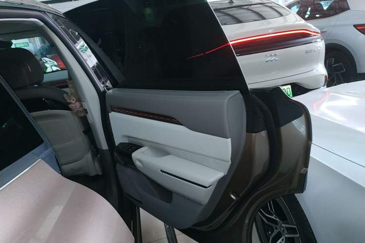 Used Zeekr 7X 2025 75 kWh Rear-Wheel Drive Intelligent Driving Version Right Rear Door Interior