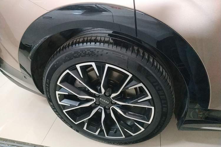 Used Zeekr 7X 2025 75 kWh Rear-Wheel Drive Intelligent Driving Version Right Rear Wheel Hub