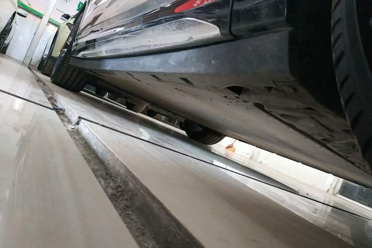 Used Zeekr 7X 2025 75 kWh Rear-Wheel Drive Intelligent Driving Version Right Side Sill