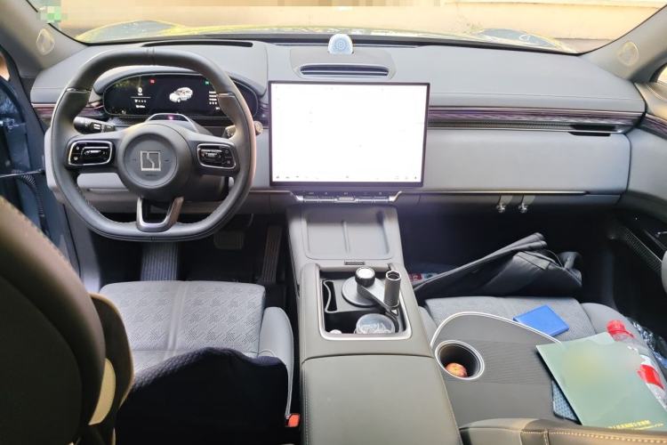 Used Zeekr 7X 2025 100 kWh Long-Range Rear-Wheel Drive with Intelligent Driving Features Center Console
