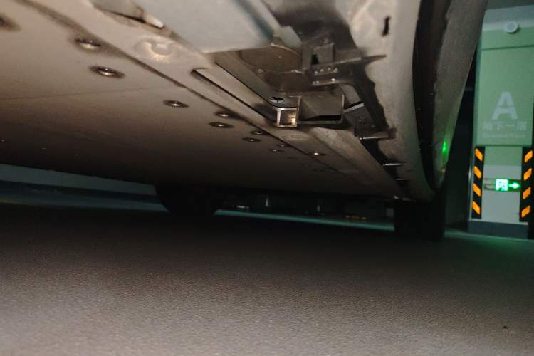 Used Zeekr 7X 2025 75 kWh Rear-Wheel Drive Intelligent Driving Version Chassis Rear Right