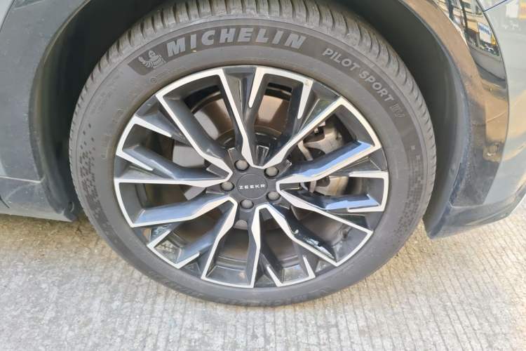 Used Zeekr 7X 2025 100 kWh Long-Range Rear-Wheel Drive with Intelligent Driving Features Exterior 1