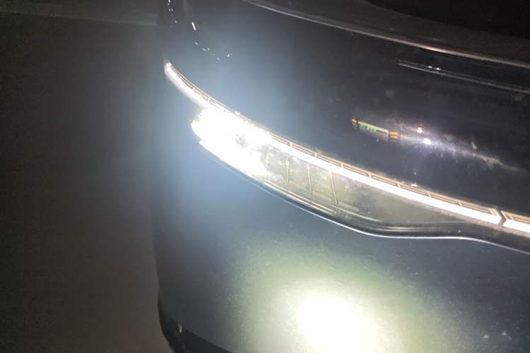 Used Zeekr 7X 2025 75 kWh Rear-Wheel Drive Intelligent Driving Version Right Front Headlight