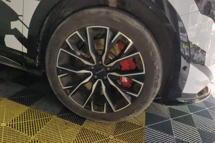 Used Zeekr 7X 2025 75 kWh Rear-Wheel Drive Intelligent Driving Version Right Front Wheel Hub