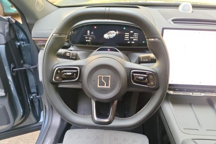 Used Zeekr 7X 2025 100 kWh Long-Range Rear-Wheel Drive with Intelligent Driving Features Steering Wheel