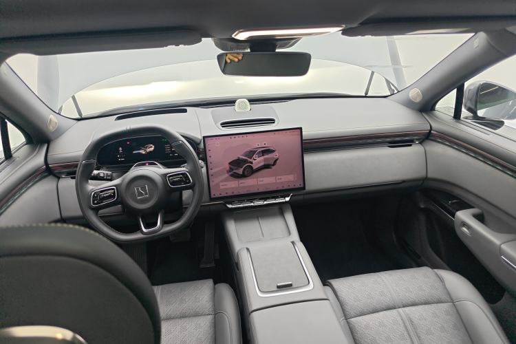 Used Zeekr 7X 2025 100 kWh Long-Range Rear-Wheel Drive with Intelligent Driving Features Center Console