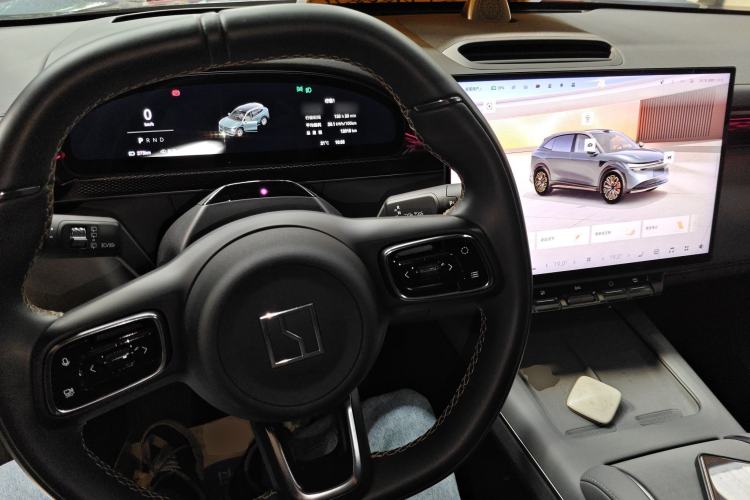 Used Zeekr 7X 2025 100kWh Long-Range All-Wheel Drive Intelligent Driving Version Center Console