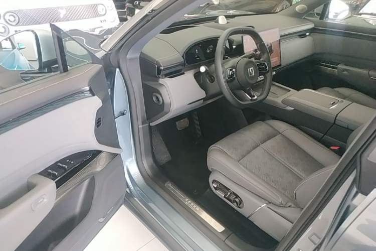 Used Zeekr 7X 2025 100 kWh Long-Range Rear-Wheel Drive with Intelligent Driving Features Driver Seat